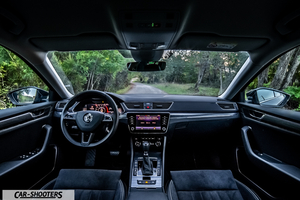 Skoda Superb – dashboard, view from driver seat