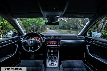 Skoda Superb – dashboard, view from driver seat