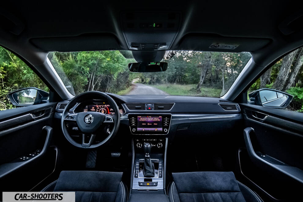 Skoda Superb – dashboard, view from driver seat