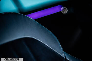 Skoda Superb – interior, leather front seats