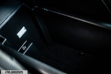 Skoda Superb – detail, center console storage compartment