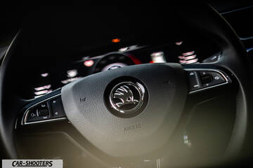 Skoda Superb – dashboard, steering wheel and digital instrument cluster