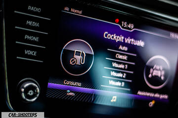 Skoda Superb – dashboard, infotainment touch screen display