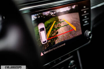 Skoda Superb – dashboard, showing rearview camera display