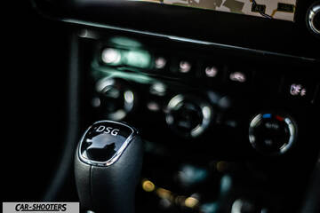 Skoda Superb – interior, dsg gear shifter and center console