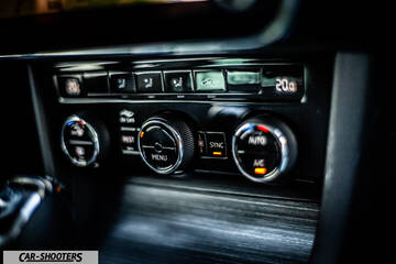 Skoda Superb – dashboard, climate control panel close-up