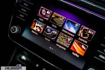 Skoda Superb – dashboard, touchscreen infotainment system display