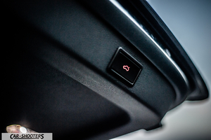 Skoda Superb – detail, trunk release button close-up