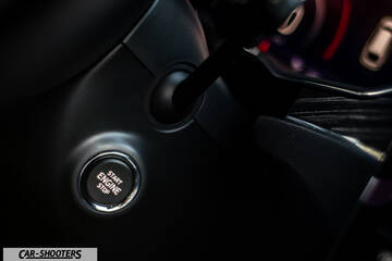 Skoda Superb – detail, engine start stop button close-up