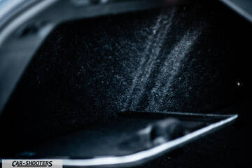 Skoda Superb – detail, carpeted trunk interior close-up