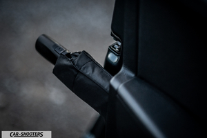 Skoda Superb – detail, integrated umbrella holder