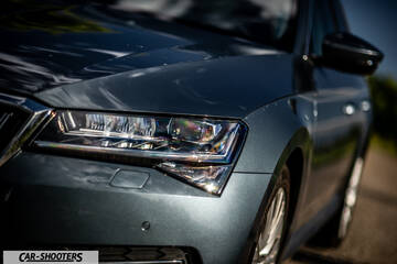 Skoda Superb – detail, headlight close-up