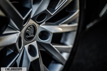 Skoda Superb – detail, alloy wheel close-up