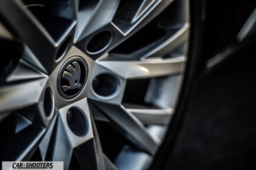 Skoda Superb – detail, alloy wheel close-up