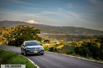 Skoda Superb – front three-quarter, grey metallic on a country road