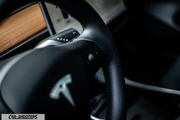 Tesla Model S Performance – dashboard, steering wheel close-up
