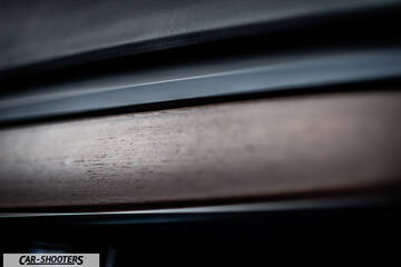 Tesla Model S Performance – detail, wood trim close-up