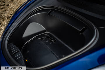 Tesla Model S Performance – engine bay, front trunk compartment
