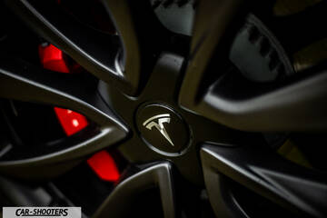 Tesla Model S Performance – detail, alloy wheel close-up