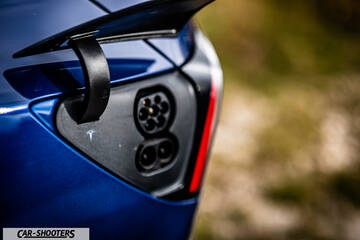 Tesla Model S Performance – detail, charging port close-up