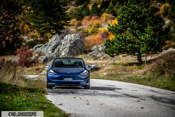 Tesla Model S Performance – front three-quarter, blue metallic on a country road
