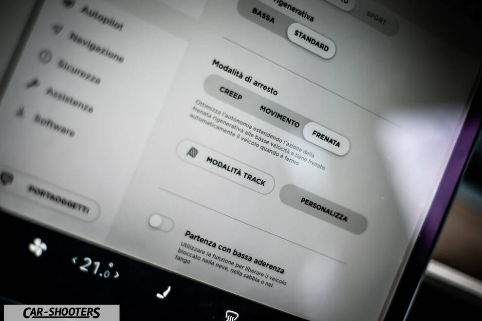 Tesla Model S Performance – dashboard, touchscreen infotainment display