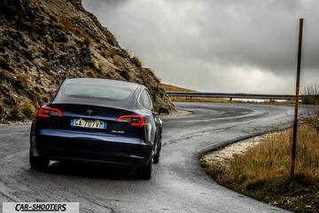 Tesla Model S Performance – rear view, dark blue on a mountain road