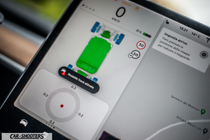 Tesla Model S Performance – dashboard, large infotainment touchscreen display
