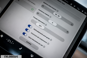 Tesla Model S Performance – dashboard, touchscreen infotainment display menu