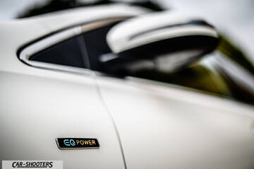 Mercedes Benz Classe B – detail, side badge close-up