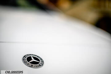 Mercedes Benz Classe B – detail, hood badge close-up