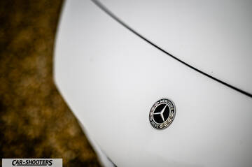 Mercedes Benz Classe B – detail, emblem close-up