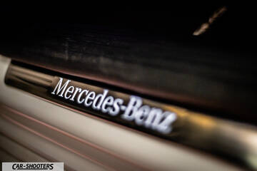 Mercedes Benz Classe B – detail, illuminated door sill plate