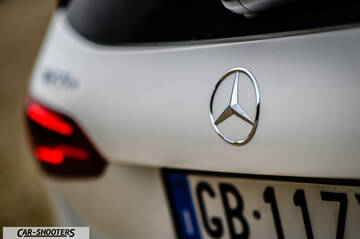 Mercedes Benz Classe B – detail, rear emblem close-up