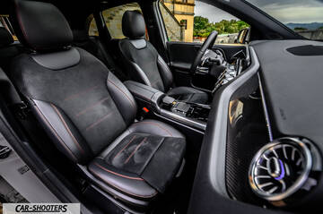 Mercedes Benz Classe B – interior, leather front seats