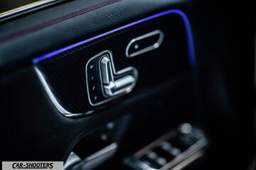 Mercedes Benz Classe B – detail, door panel controls with ambient lighting