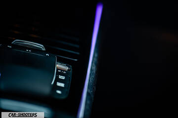 Mercedes Benz Classe B – detail, center console controls close-up