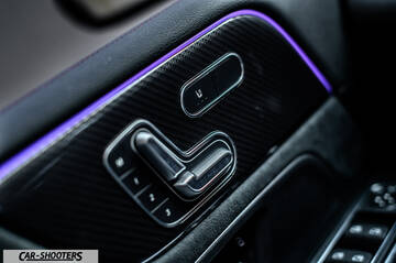 Mercedes Benz Classe B – detail, carbon fiber door panel with seat controls