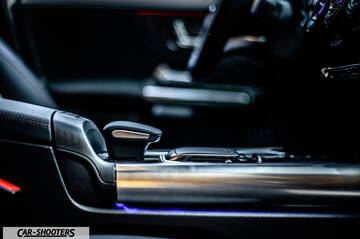 Mercedes Benz Classe B – interior, center console and gear shifter