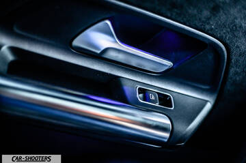 Mercedes Benz Classe B – detail, interior door handle close-up