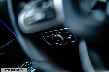 Mercedes Benz Classe B – detail, headlight control panel close-up
