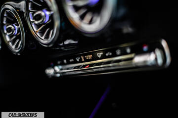 Mercedes Benz Classe B – dashboard, air vents and climate controls