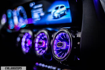 Mercedes Benz Classe B – dashboard, illuminated air vents and digital display