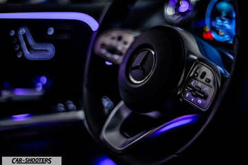 Mercedes Benz Classe B – dashboard, ambient interior lighting with steering wheel controls