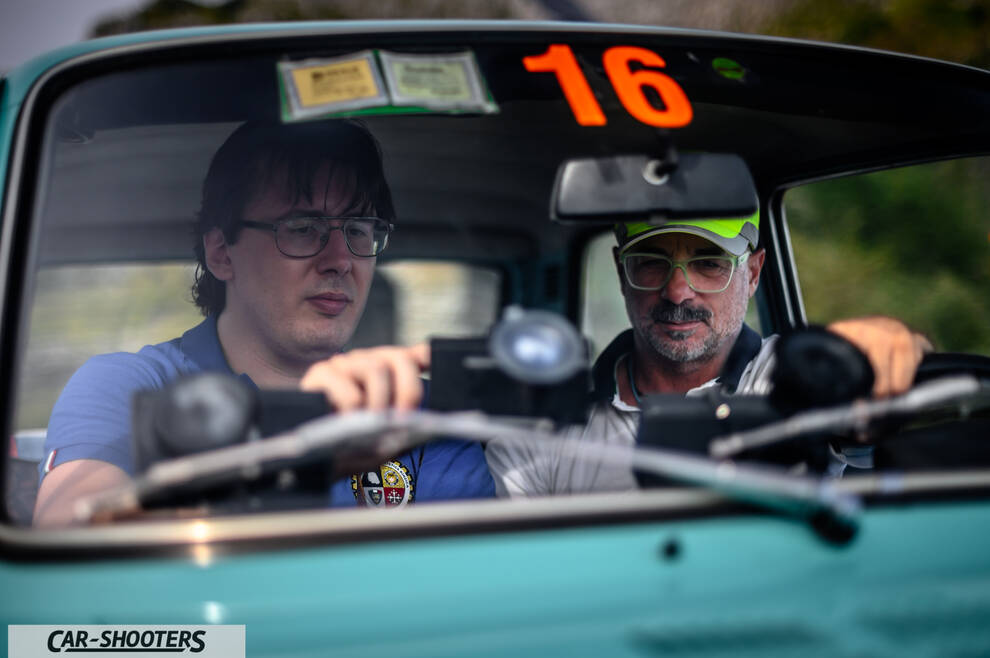 Autobianchi A112 – interior, two people inside with racing number 16