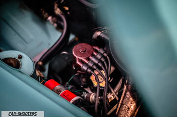 Autobianchi A112 – engine bay, spark plug wires and distributor cap