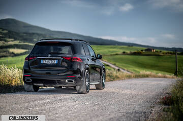 Mercedes Benz GLE – rear three-quarter, black on a country road
