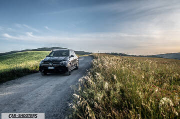 Mercedes Benz GLE – front three-quarter, black on a country road