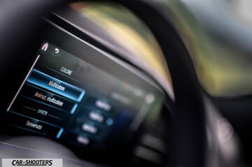 Mercedes Benz GLE – dashboard, digital infotainment display