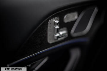 Mercedes Benz GLE – detail, door panel controls close-up